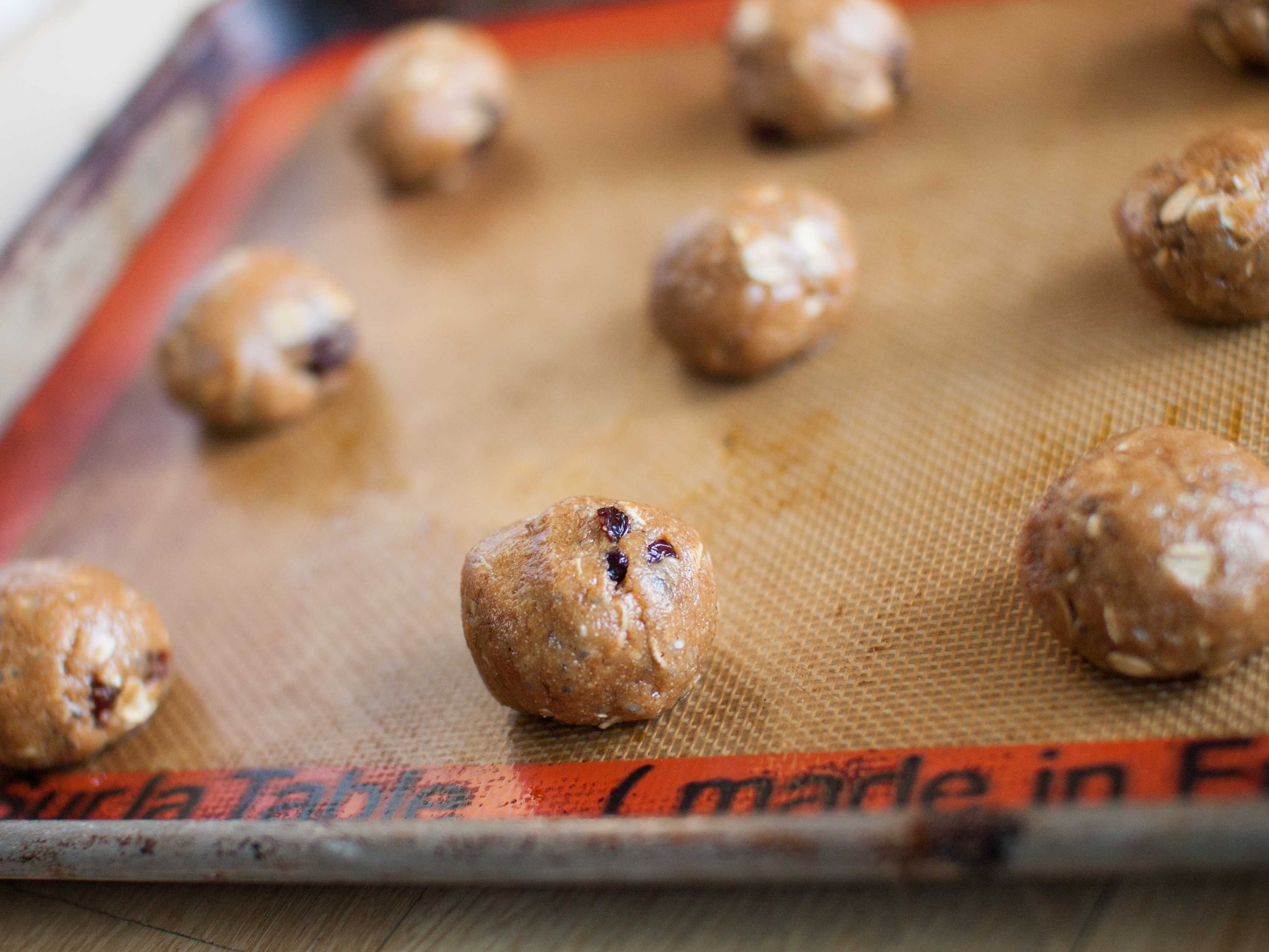 Almond Butter Oatmeal Spelt Cookies from Veggie and the Beast