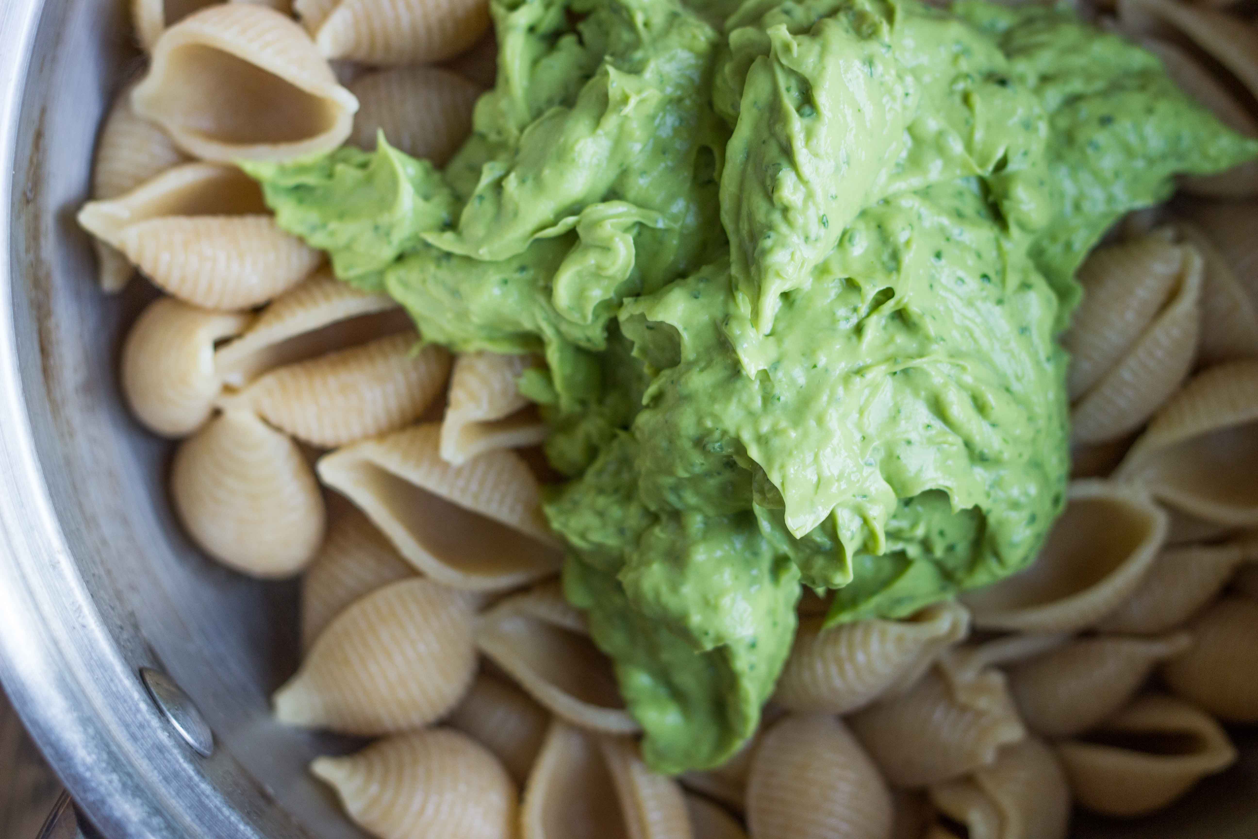 Creamy Guacamole and Grilled Corn Pasta | Veggie and the Beast
