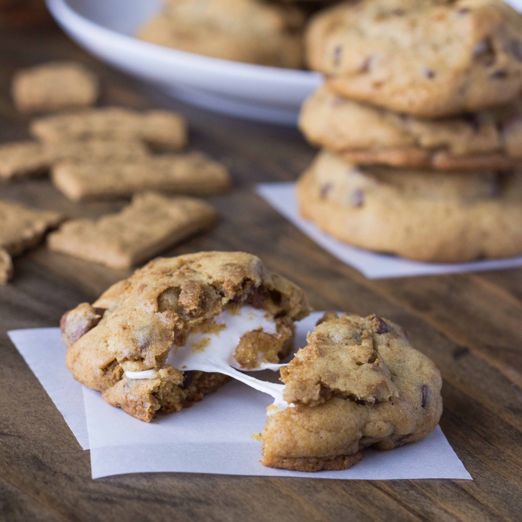 Marshmallow-Stuffed S'mores Cookies