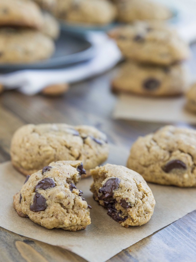 Whole Grain Almond Chocolate Chip Cookies | Veggie and the Beast