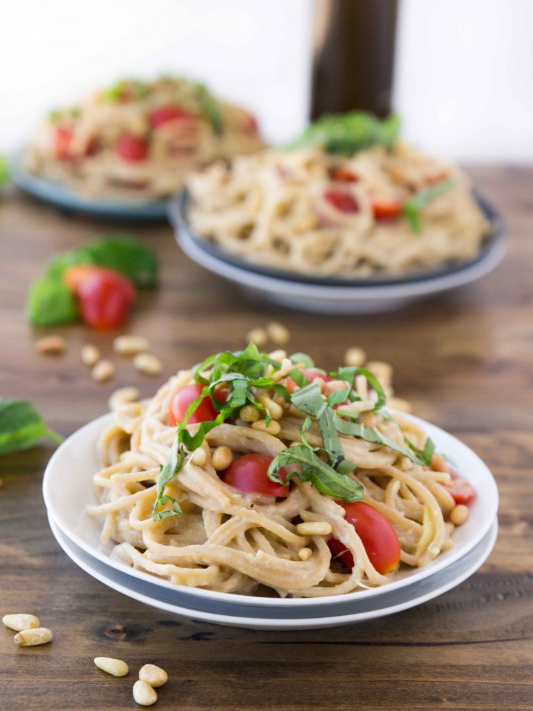 Creamy Lemon Artichoke Pasta - an easy, flavor-packed #vegan pasta that can be whipped up in 15 minutes!