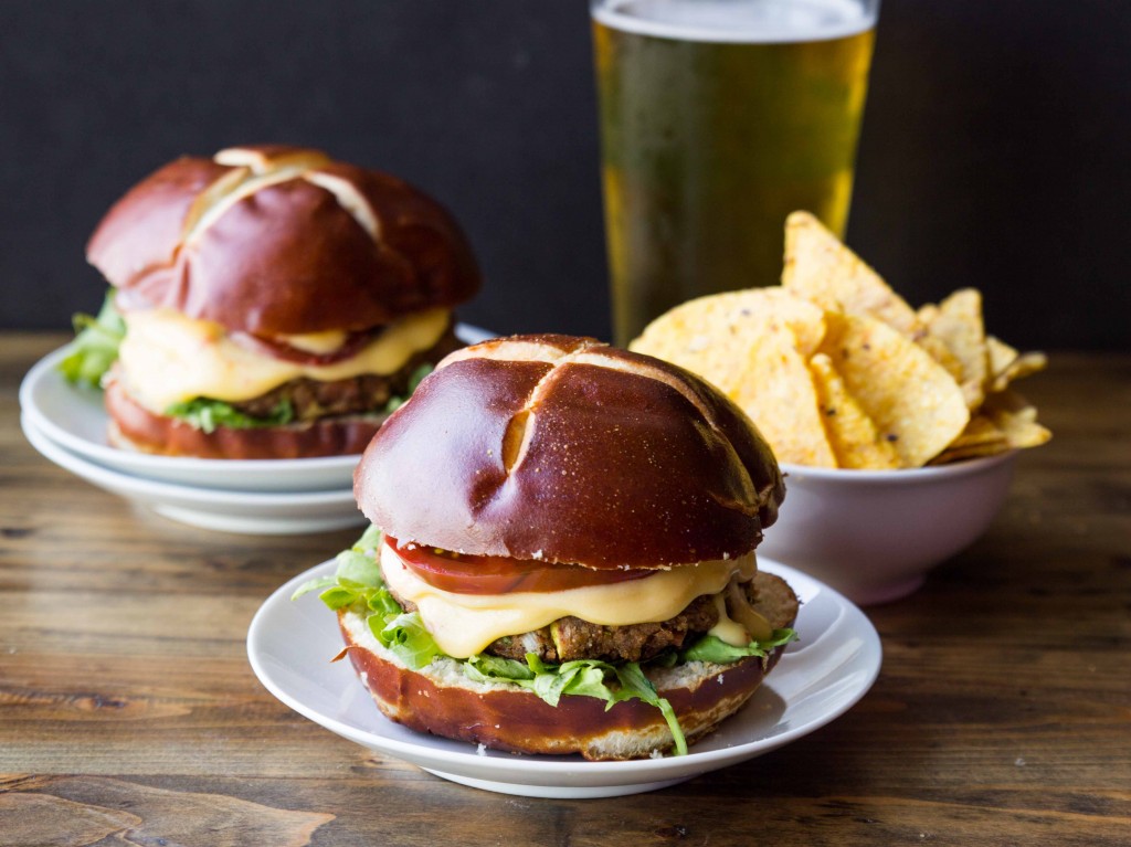 Pinto Bean and Green Chile Burgers | veggieandthebeastfeast.com