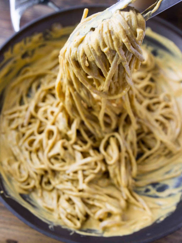 Vegan Pumpkin Alfredo Linguine | veggieandthebeastfeast.com