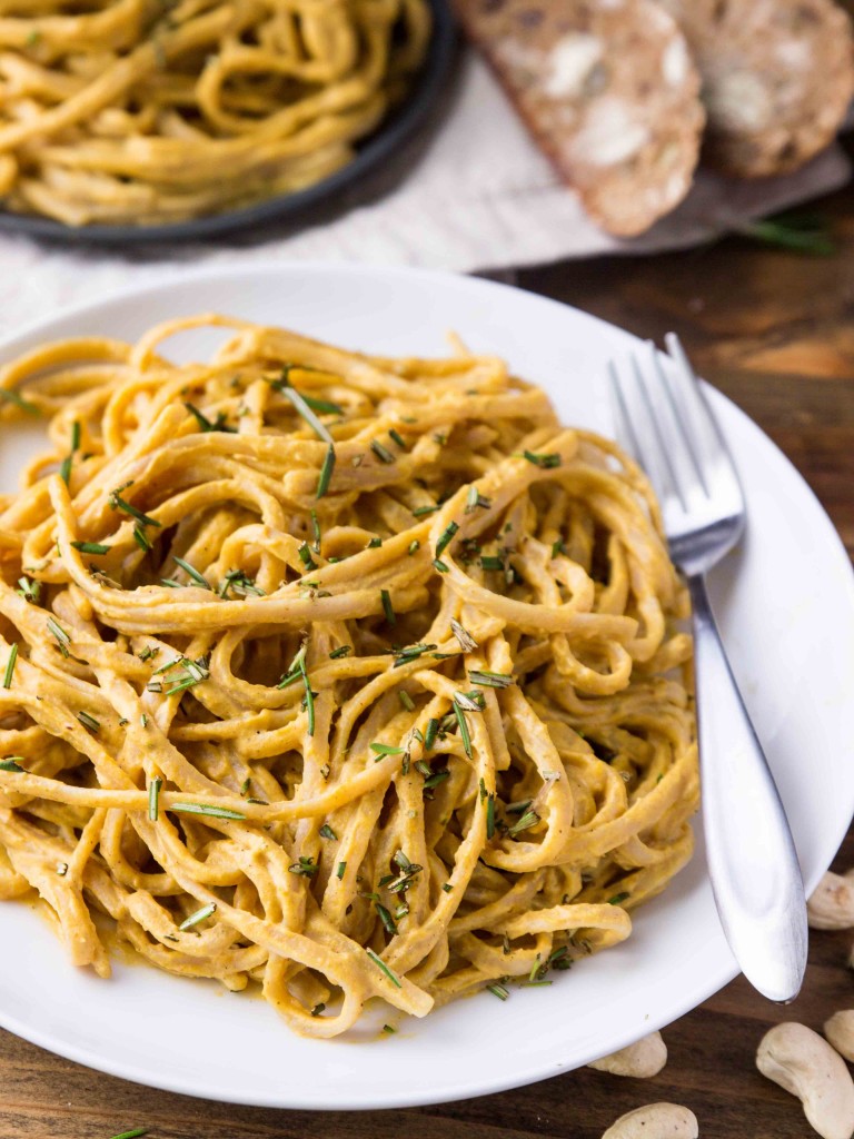 Vegan Pumpkin Alfredo Linguine | veggieandthebeastfeast.com