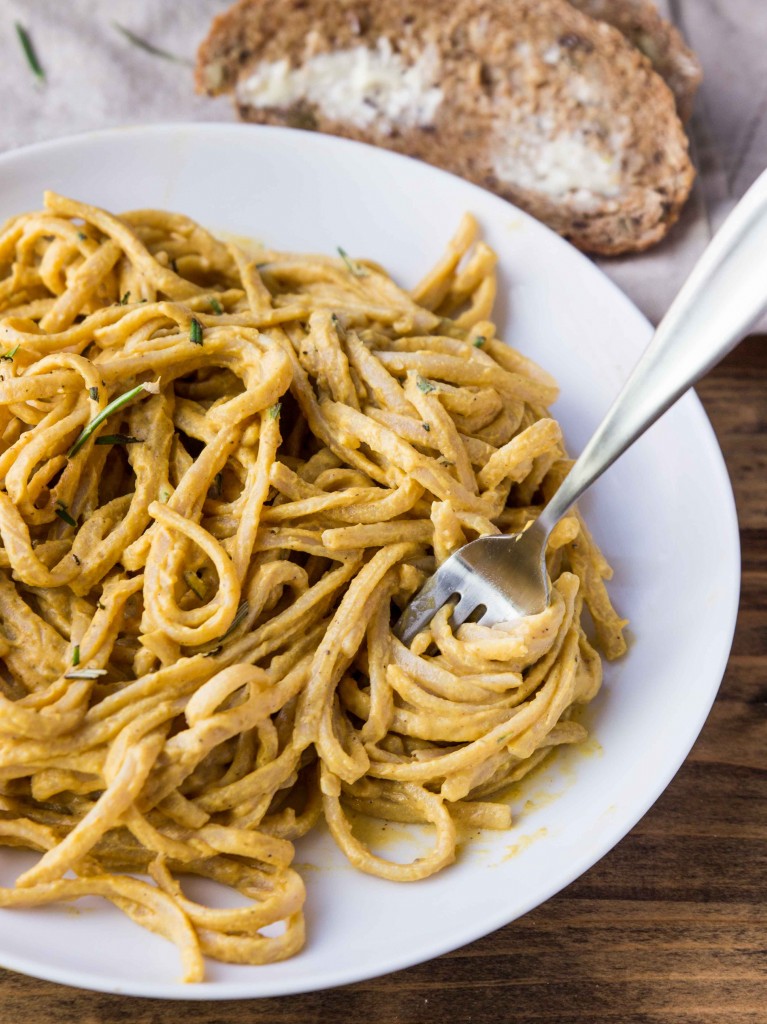 Vegan Pumpkin Alfredo Linguine | veggieandthebeastfeast.com