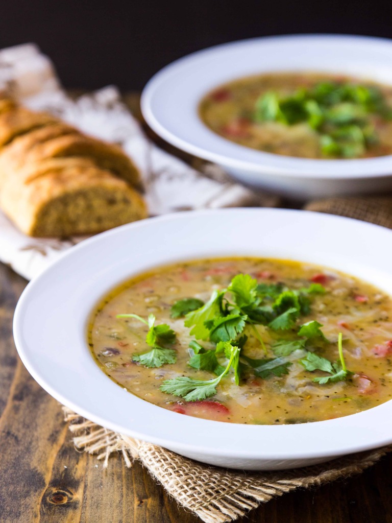 Spicy White Cheddar Chili // veggieandthebeastfeast.com