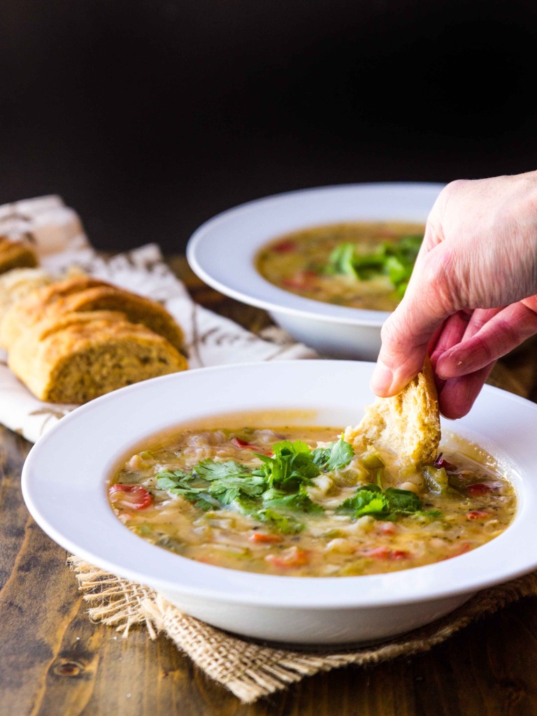 Spicy White Cheddar Chili // veggieandthebeastfeast.com