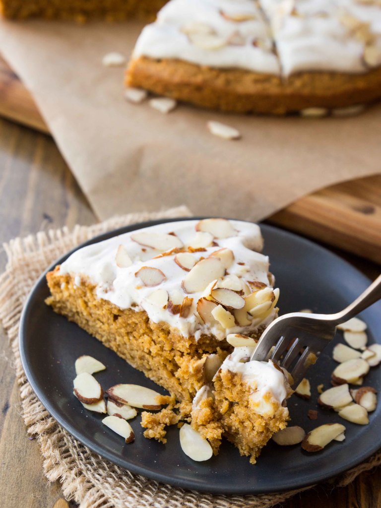 Almond Pumpkin Spice Breakfast Cake with Vanilla Bean Greek Yogurt Frosting | veggieandthebeastfeast.com