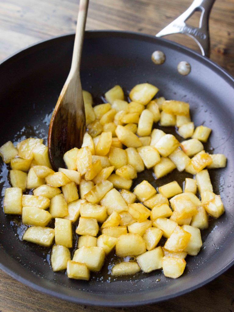 Caramelized Apple Cinnamon Cluster Granola #vegan #glutenfree // veggieandthebeastfeast.com