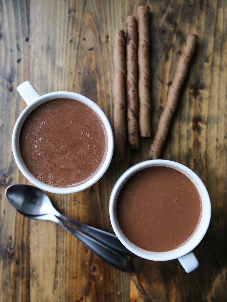 Simple and Super Creamy Vegan Hot Chocolate // veggieandthebeastfeast.com #vegan