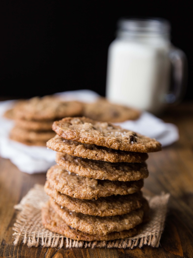 Thin and Crispy Almond Butter Oat Cookies // veggieandthebeastfeast.com #vegan #glutenfree