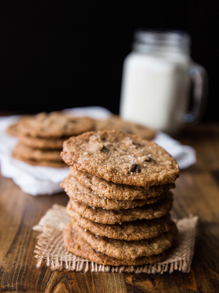 Thin and Crispy Almond Butter Oat Cookies // veggieandthebeastfeast.com #vegan #glutenfree