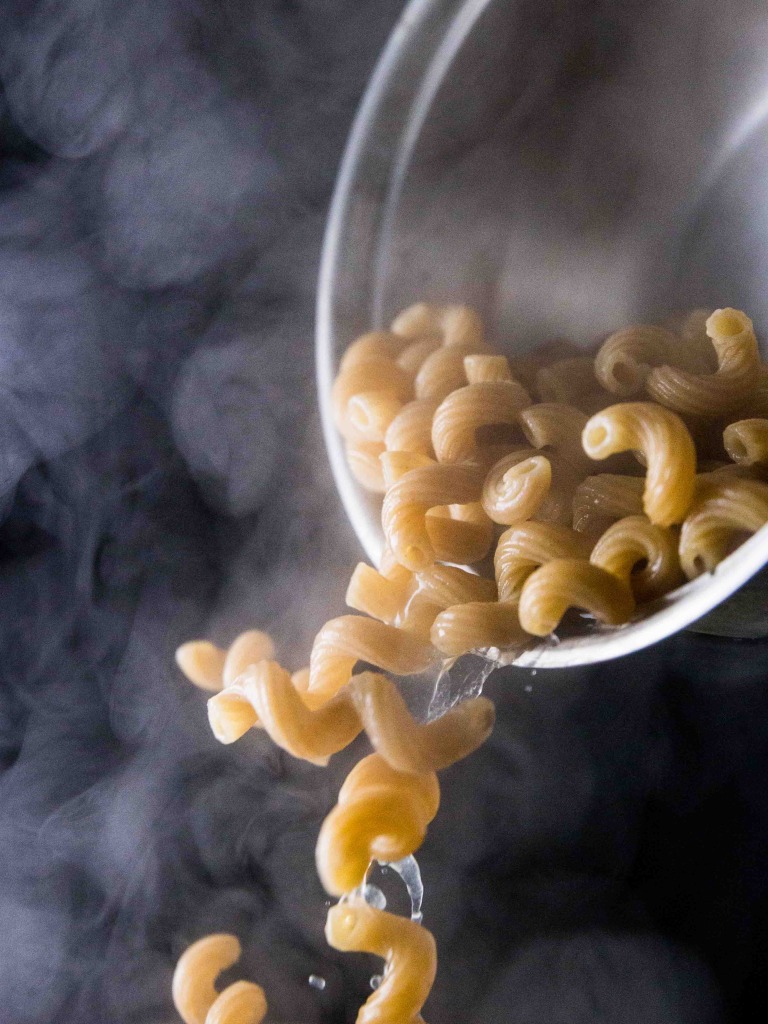 Creamy Roasted Garlic, Broccoli and Leek Pasta // veggieandthebeastfeast.com