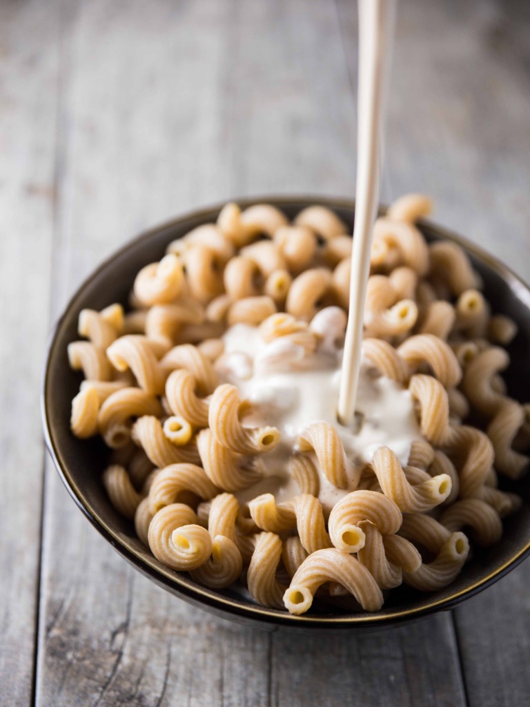 Creamy Roasted Garlic, Broccoli and Leek Pasta // veggieandthebeastfeast.com