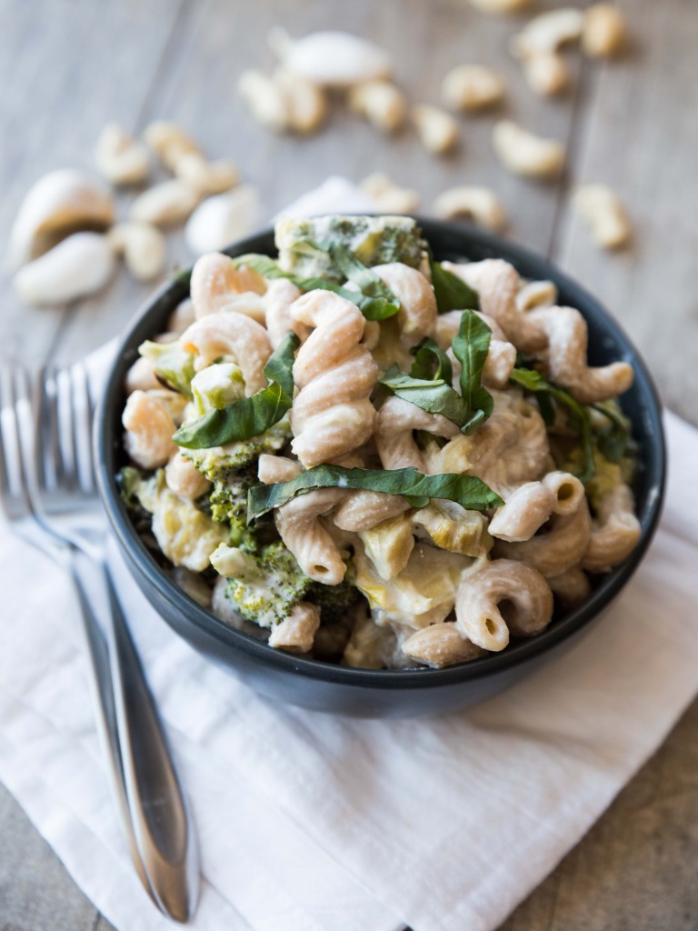 Creamy Roasted Garlic, Broccoli and Leek Pasta // veggieandthebeastfeast.com