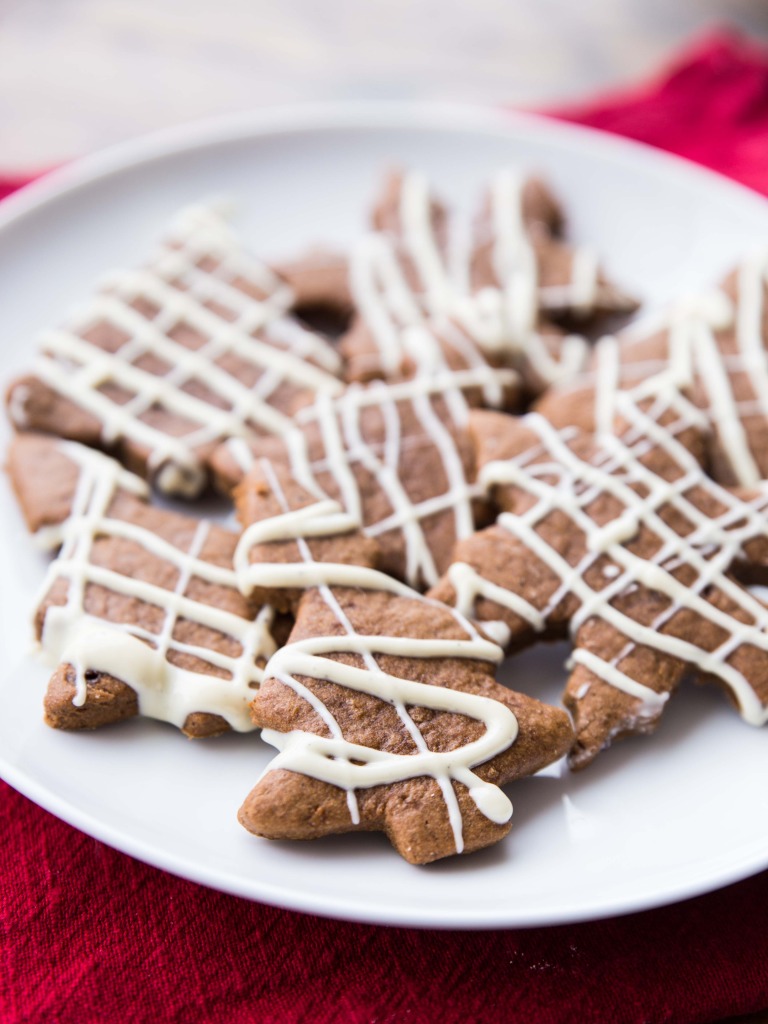 Whole Wheat Ginger Cutout Cookies // veggieandthebeastfeast.com