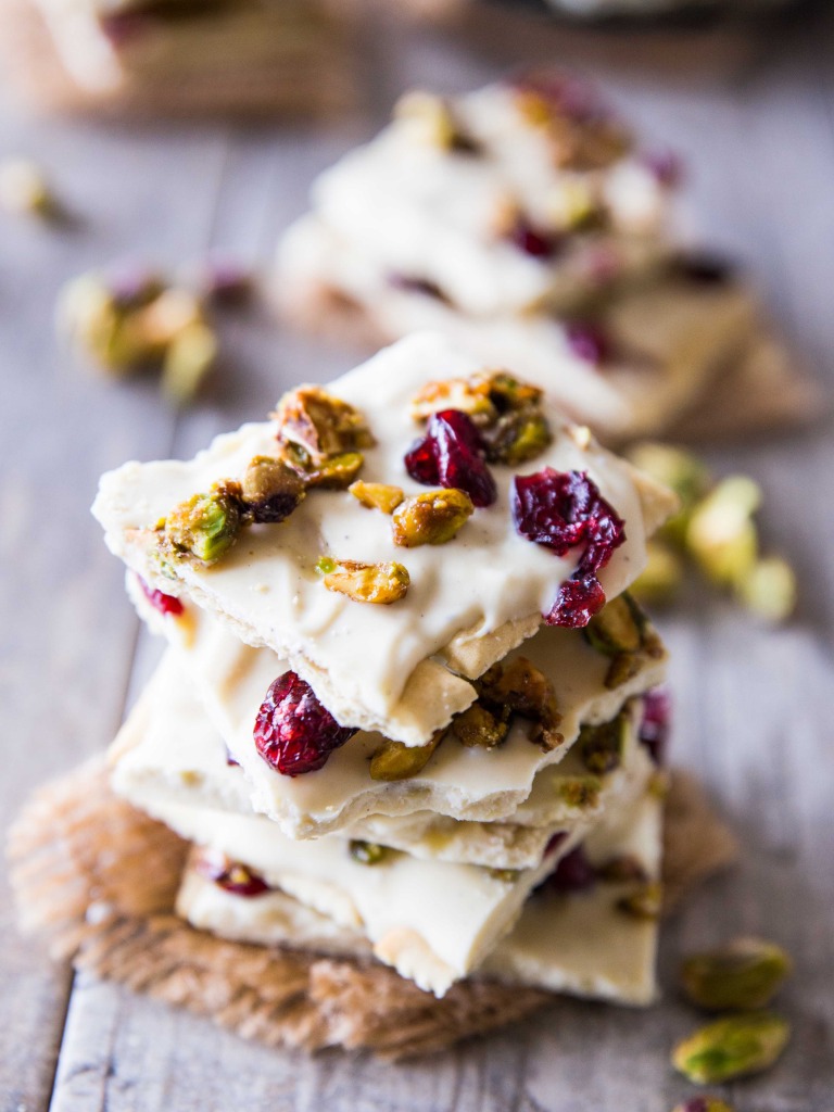 White Chocolate Saltine Bark with Candied Pistachios and Cranberries // @veggiebeastblog veggieandthebeastfeast.com