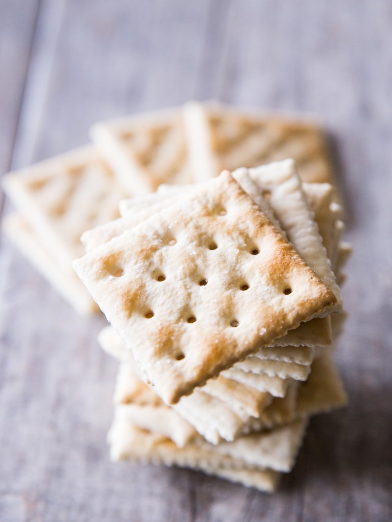 White Chocolate Saltine Bark with Candied Pistachios and Cranberries // @veggiebeastblog veggieandthebeastfeast.com