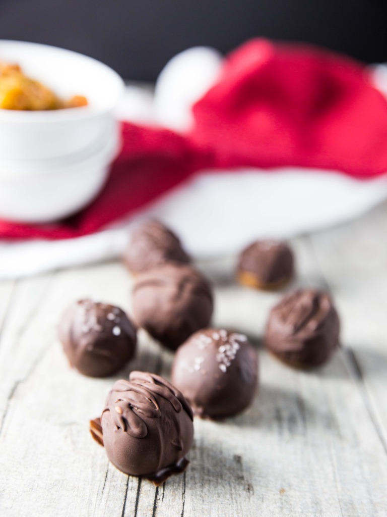 Healthy Salted Peanut Butter Buckeyes // @veggiebeastblog veggieandthebeastfeast.com