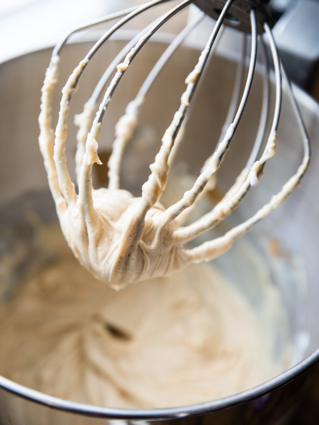 Chocolate Cupcakes with Peanut Butter Vanilla Bean Frosting // @veggiebeastblog
