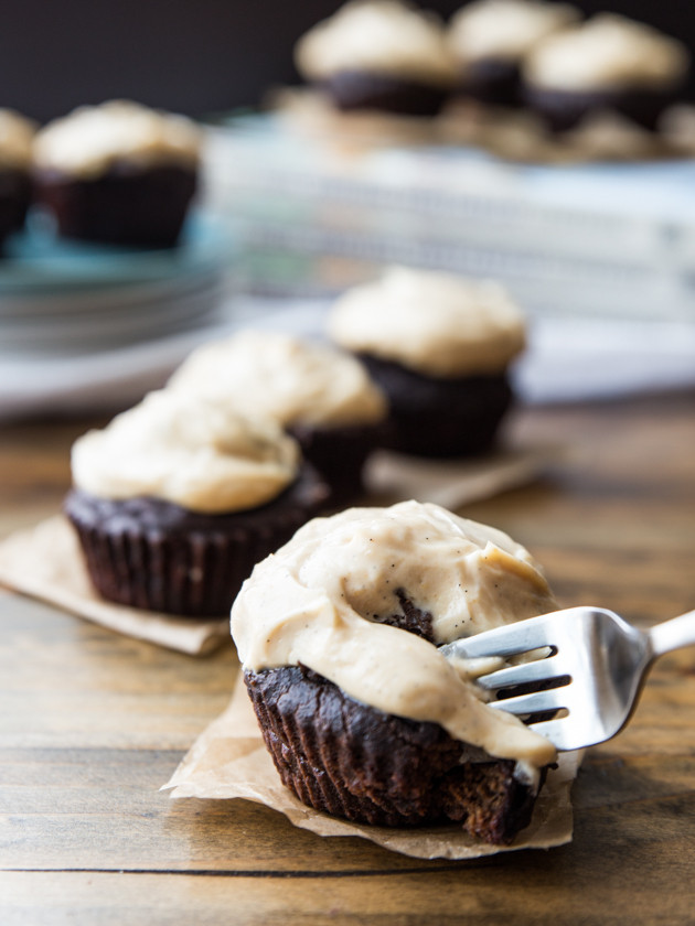 Chocolate Cupcakes with Peanut Butter Vanilla Bean Frosting // @veggiebeastblog