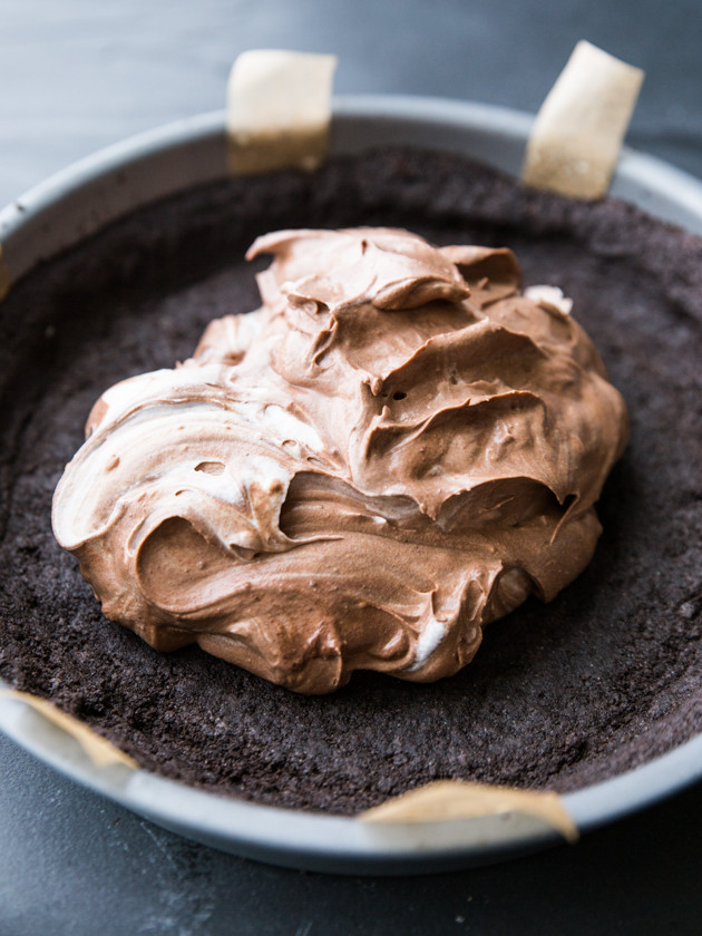 Vegan Dirt Cake Pie // @veggiebeastblog #vegan