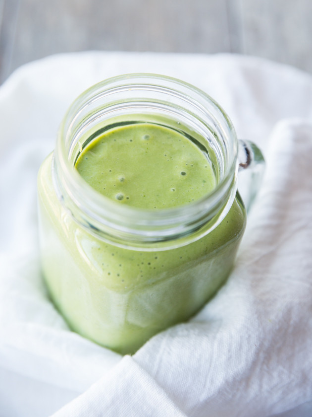 Tropical Green Breeze Smoothie - coconut, pineapple, and banana make for a tropical treat in January! #vegan #glutenfree
