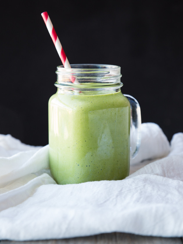 Tropical Green Breeze Smoothie - coconut, pineapple, and banana make for a tropical treat in January! #vegan #glutenfree
