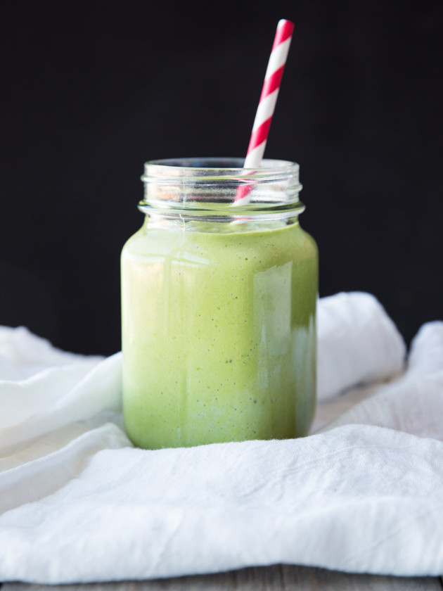 Tropical Green Breeze Smoothie - coconut, pineapple, and banana make for a tropical treat in January! #vegan #glutenfree