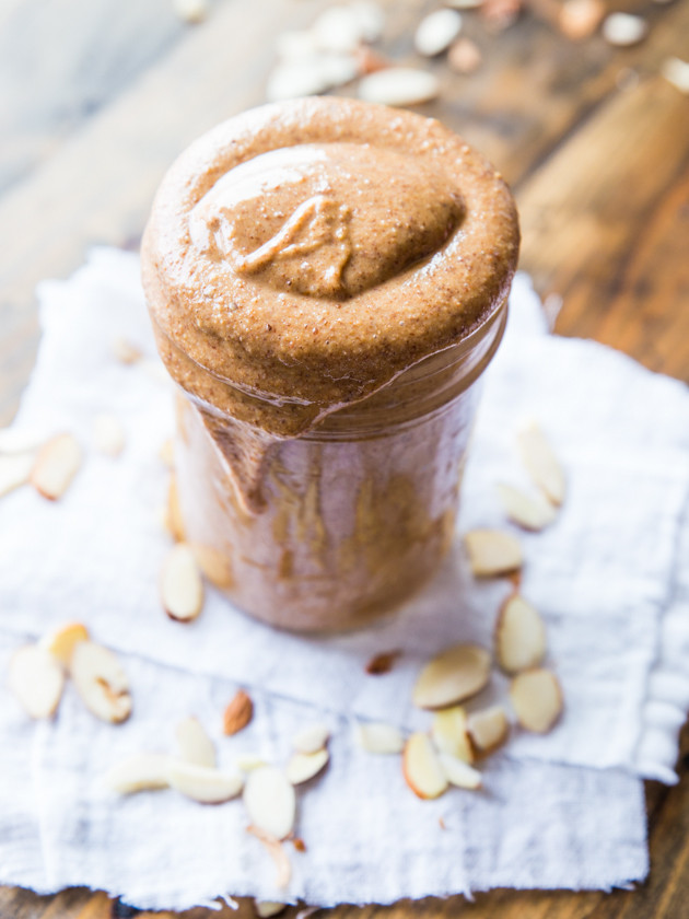 Creamy Maple-Roasted Almond Butter with Flaxseeds // veggieandthebeastfeast.com