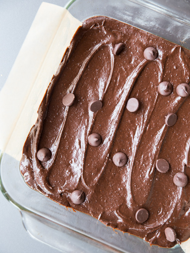 Fudgy Black Bean Nutella Brownies // @veggiebeastblog #glutenfree