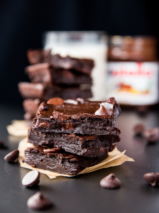 Fudgy Black Bean Nutella Brownies // @veggiebeastblog #glutenfree