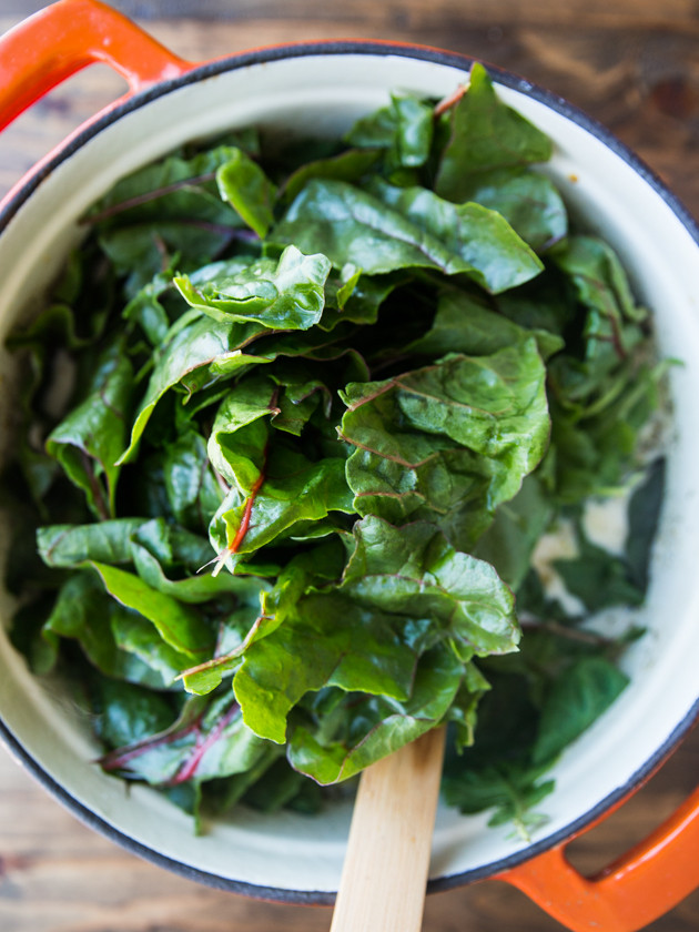 Super Greens and Goat Cheese Soup // @veggiebeastblog