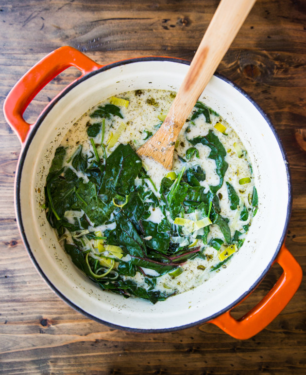 Super Greens and Goat Cheese Soup // @veggiebeastblog