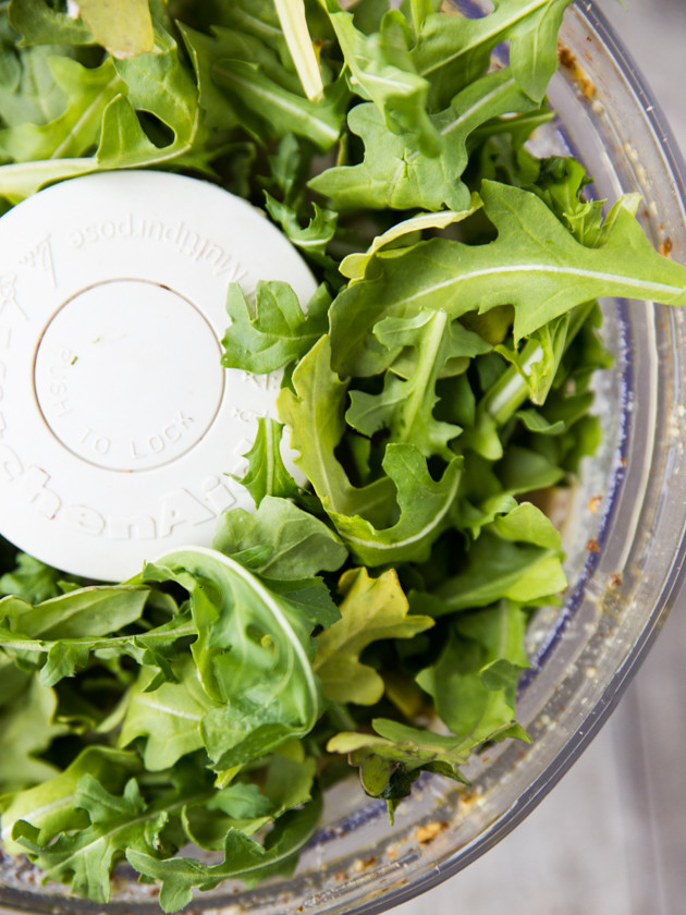 Almond Arugula White Bean Hummus - rich, creamy, healthy springtime hummus! @veggiebeastblog