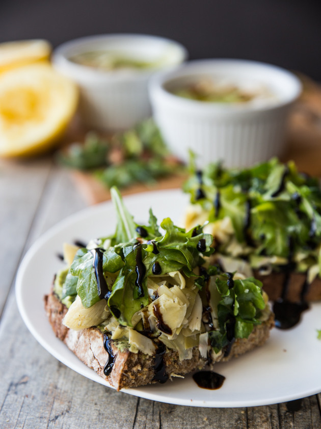 Open-Faced Lemon Pepper Artichoke and Arugula Sandwiches // @veggiebeastblog