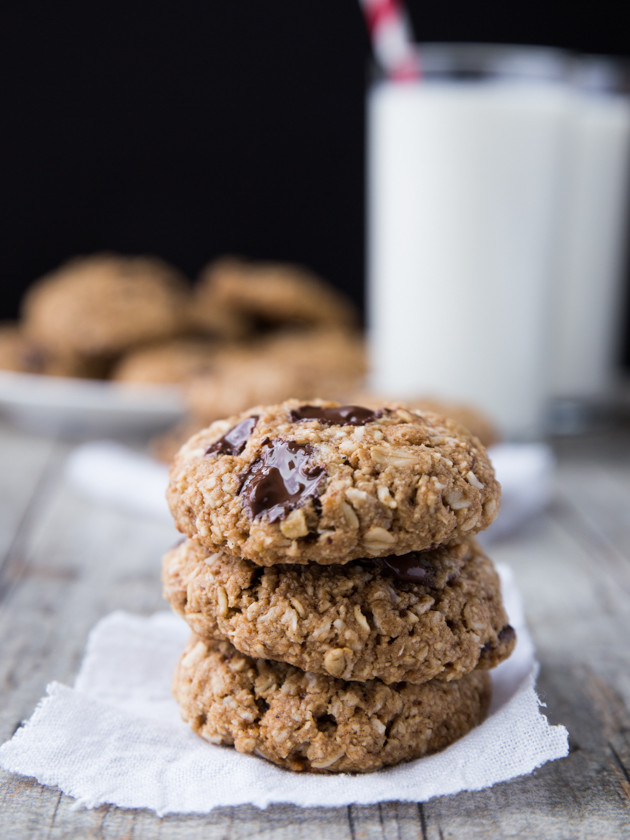 Chewy Coconut Oatmeal Chocolate Chip Cookies // @veggiebeastblog #vegan #glutenfree