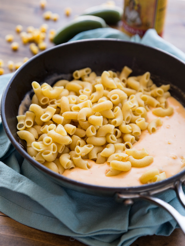 Hot Jalapeño, Corn and Cholula Skillet Mac and Cheese // @veggiebeastblog