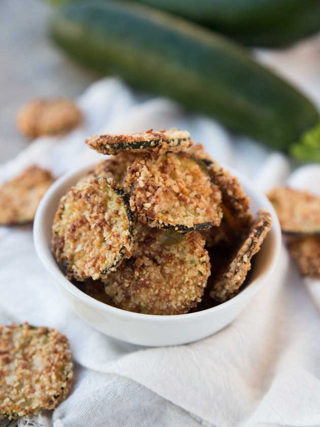 Cracker-Crusted Zucchini Chips // @veggiebeastblog