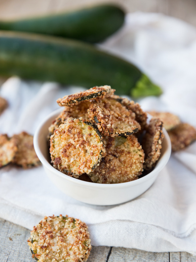 Cracker-Crusted Zucchini Chips // @veggiebeastblog