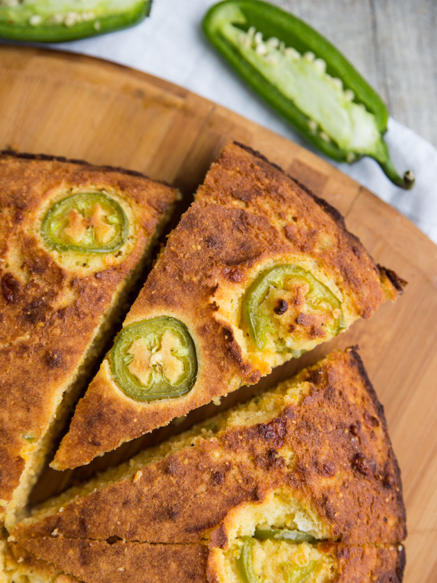 Gluten Free Jalapeño Cheddar Cornbread Skillet // @veggiebeastblog