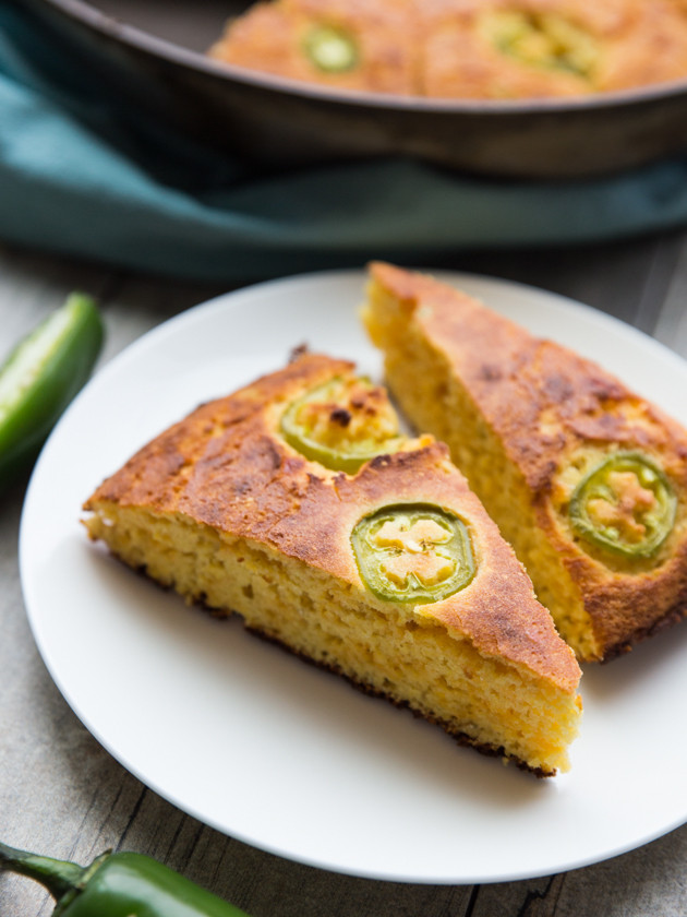 Gluten Free Jalapeño Cheddar Cornbread Skillet // @veggiebeastblog