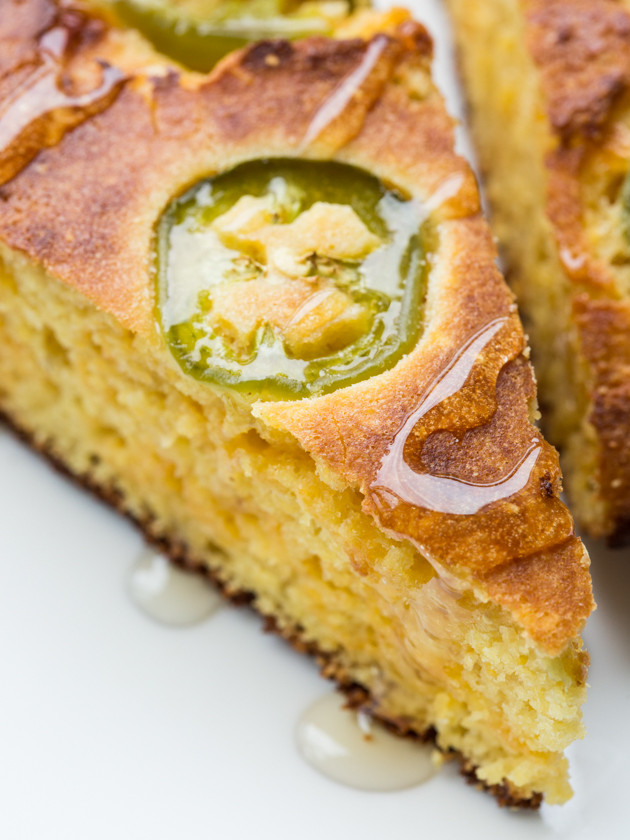 Gluten Free Jalapeño Cheddar Skillet Cornbread // @veggiebeastblog