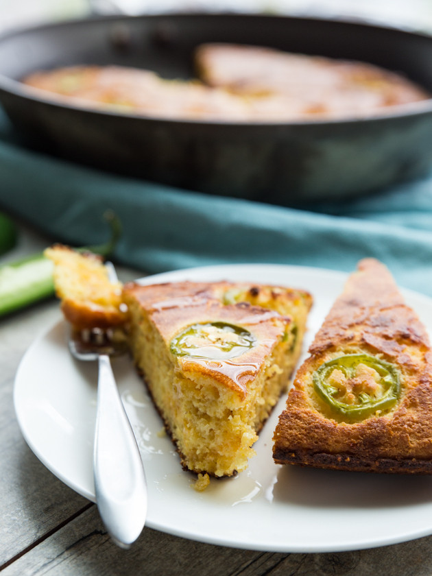 Gluten Free Jalapeño Cheddar Cornbread Skillet // @veggiebeastblog