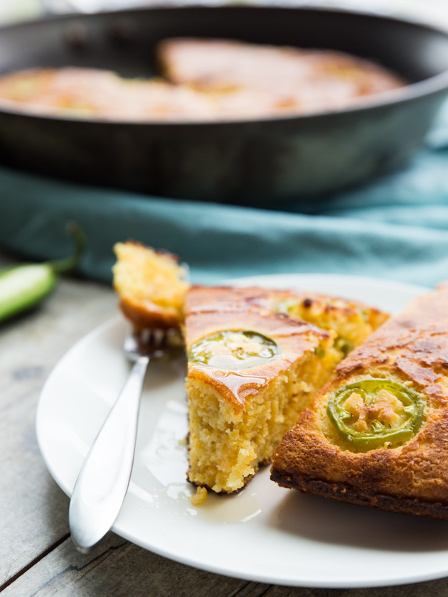 Gluten Free Jalapeño Cheddar Cornbread Skillet // @veggiebeastblog