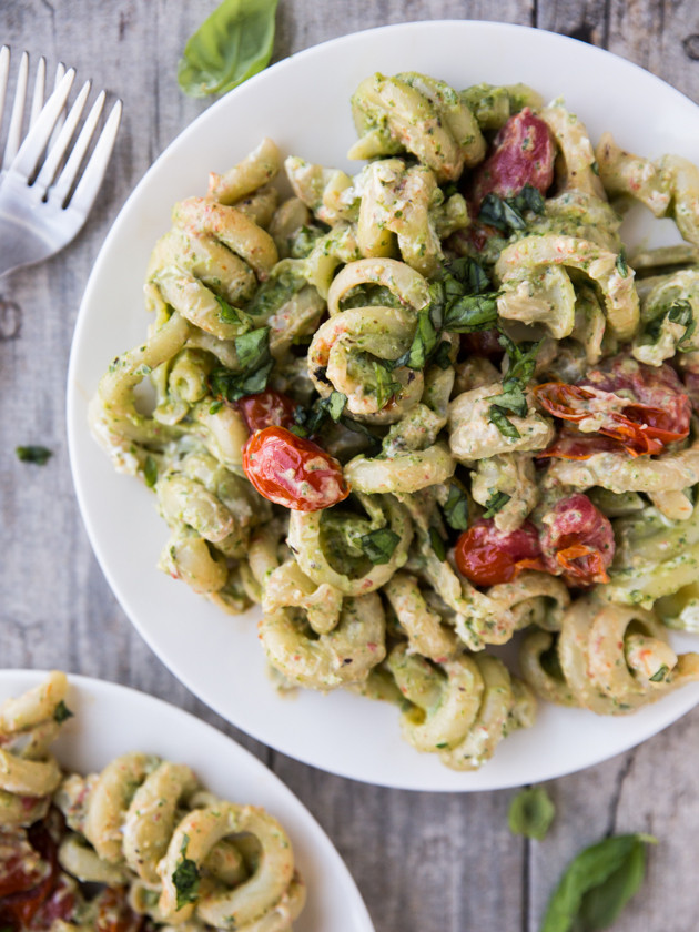 Super Greens Pumpkin Seed Pesto Goat Cheese Pasta with Burst Tomatoes // @veggiebeastblog