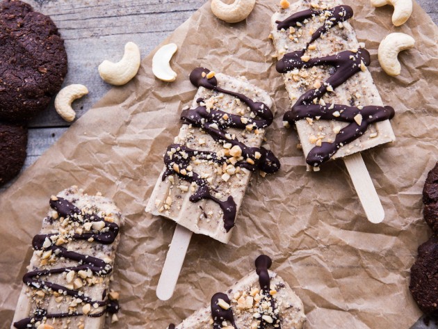 Cookies n' Peanut Butter Cream Popsicles // @veggiebeastblog #vegan #glutenfree