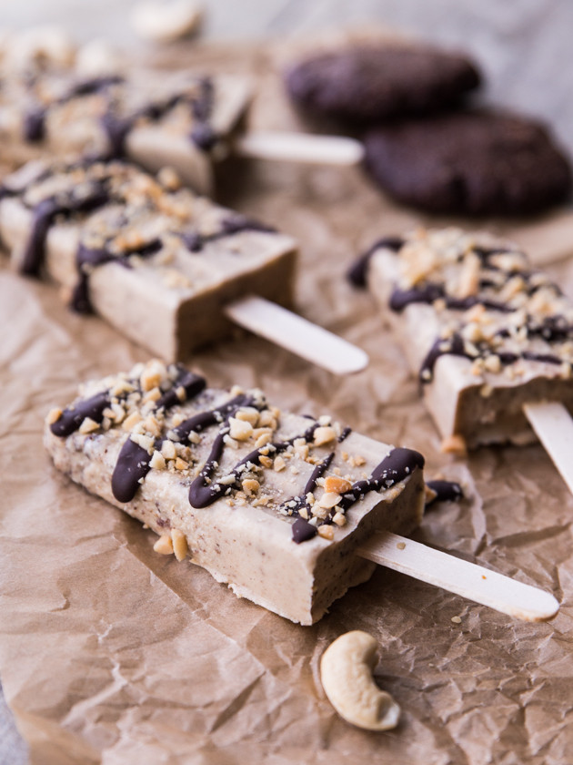 Cookies n' Peanut Butter Cream Popsicles // @veggiebeastblog #vegan #glutenfree