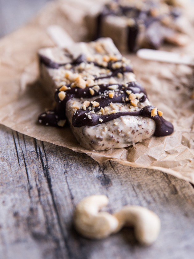 Cookies n' Peanut Butter Cream Popsicles // @veggiebeastblog #vegan #glutenfree