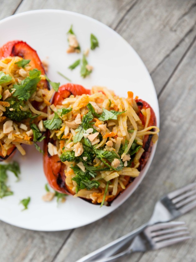 Peanut Ginger Noodle-Stuffed Grilled Red Peppers @veggiebeastblog #vegan #glutenfree